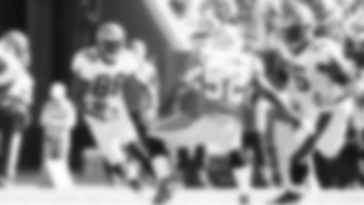 89 WR Antonio Bryant had 37 yards receiving through the third quarter