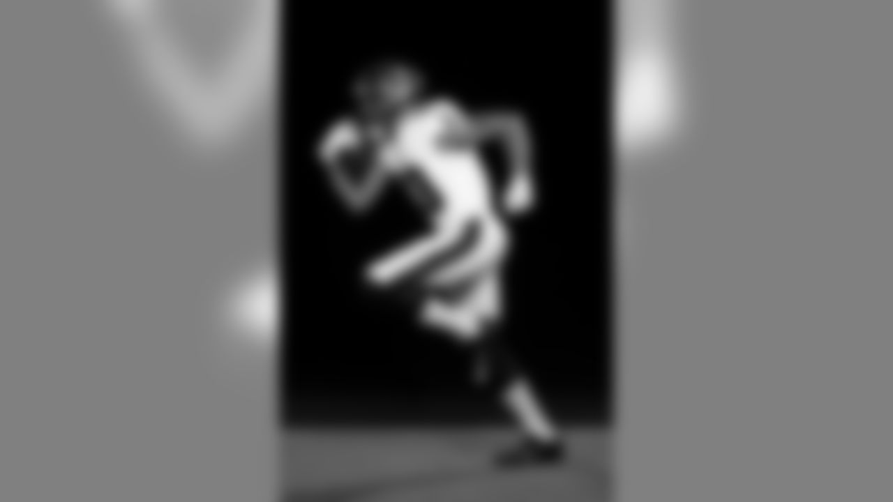 TAMPA, FL - MAY 27, 2020 - Wide Receiver Mike Evans #13 of the Tampa Bay Buccaneers during an asset shoot. Photo By Matt May/Tampa Bay Buccaneers