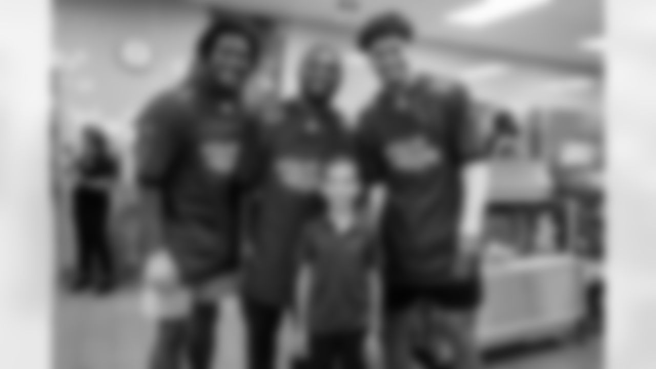 TAMPA, FL - September 13, 2022 - Inside Linebacker J.J. Russell #51, Wide Receiver Kaylon Geiger #80, and Cornerback Zyon McCollum #27 of the Tampa Bay Buccaneers during a Rookie Club visit with the Florida Dairy Council at Starkey Ranch K-8 School. Photo By Kyle Zedaker/Tampa Bay Buccaneers