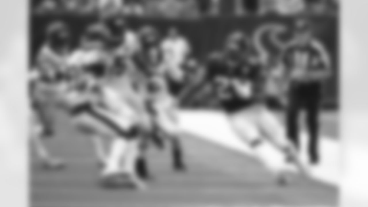 Jacksonville Jaguars running back Leonard Fournette (27) runs against the Houston Texans during the second half of an NFL football game Sunday, Sept. 15, 2019, in Houston. (AP Photo/Eric Christian Smith)