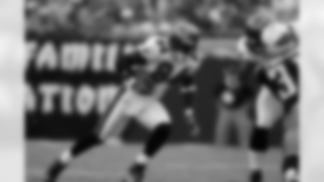 84 Joey Galloway catches a 69 yard touchdown pass from Jeff Garcia in the third quarter