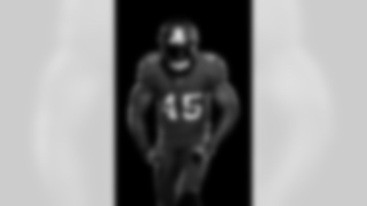 TAMPA, FL - June 06, 2021 - Inside Linebacker Devin White #45 of the Tampa Bay Buccaneers during 2021 Asset Shoot. Photo By Kyle Zedaker/Tampa Bay Buccaneers