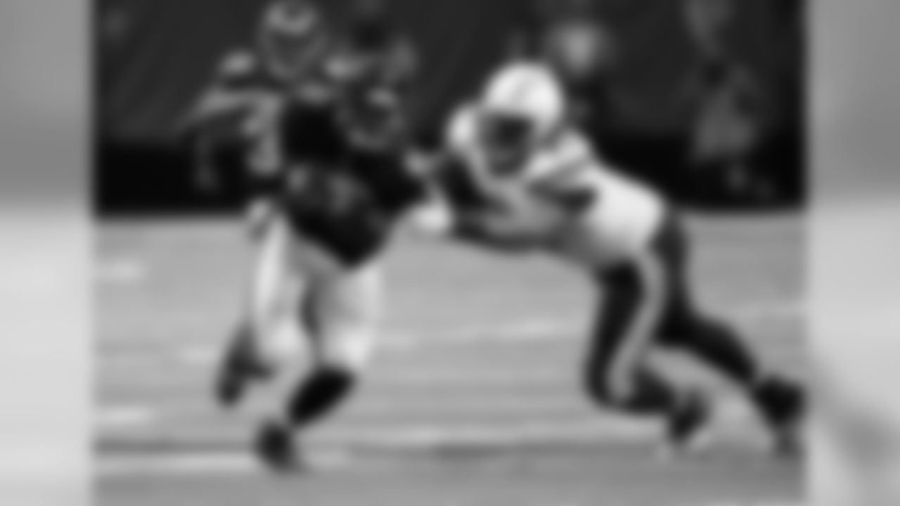 45 LB Deion Jones
