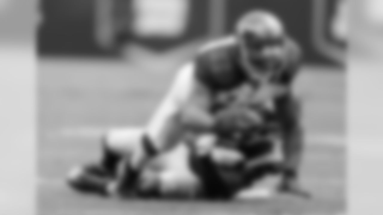 83 WR Vincent Jackson