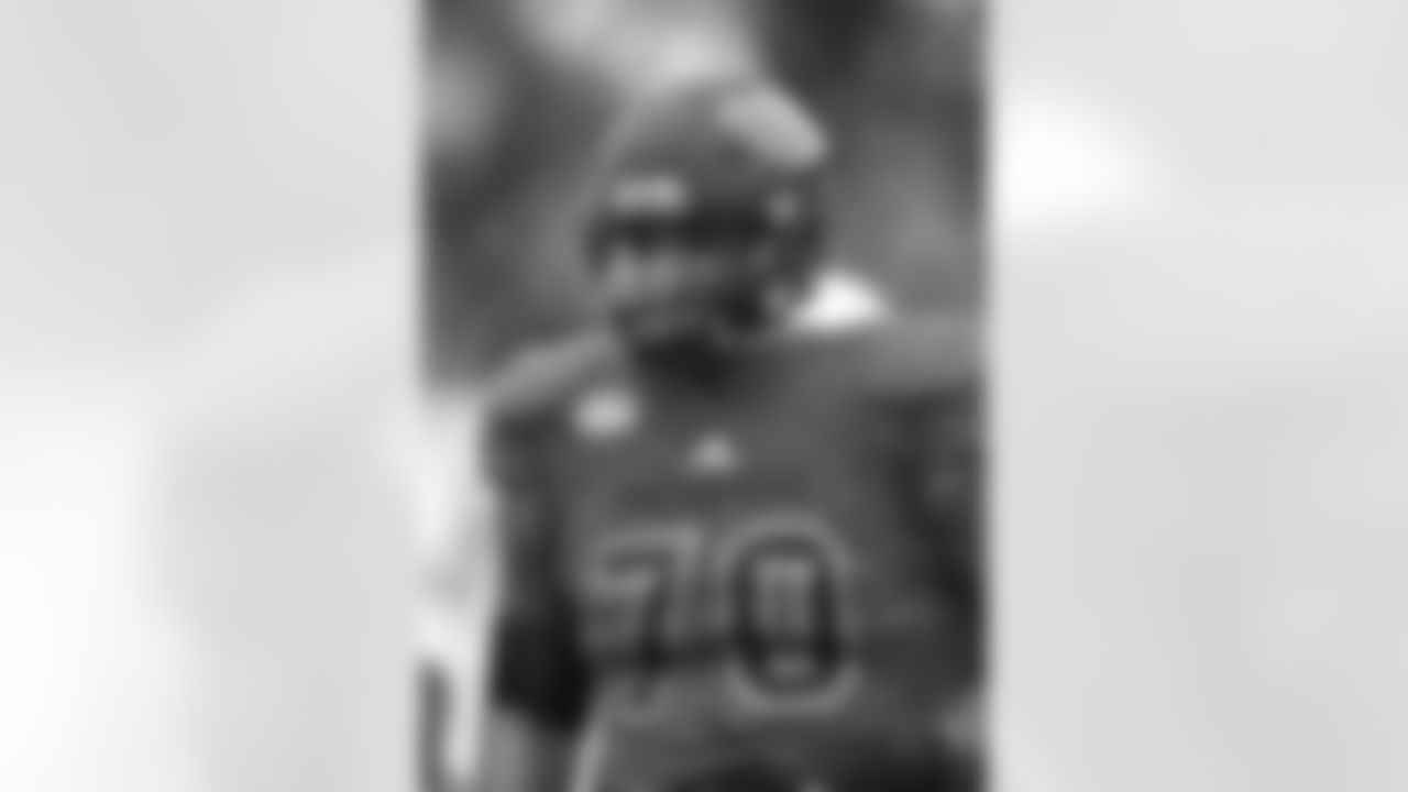 OT Julie'n Davenport, Bucknell