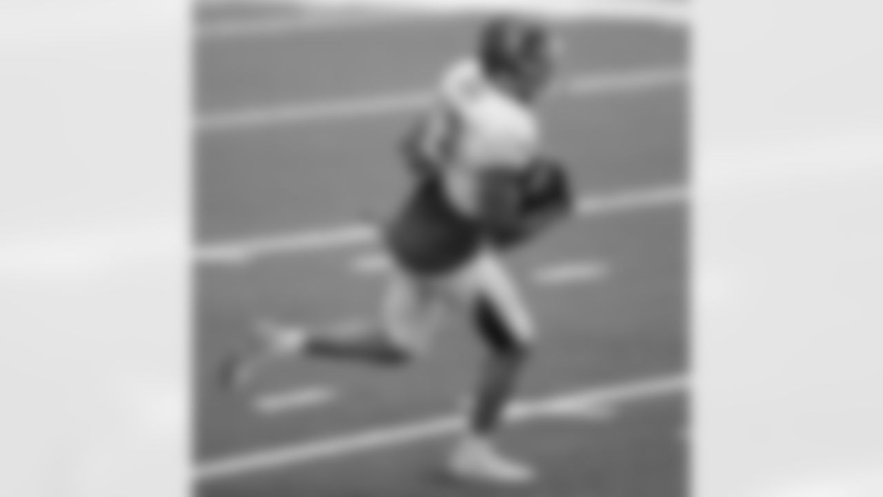 WR Mike Evans