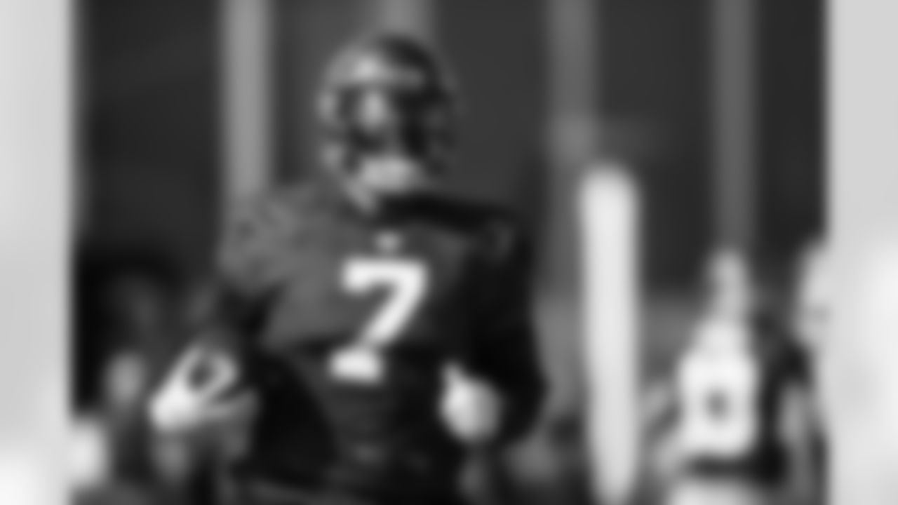 TAMPA, FL - August 17, 2021 - Running Back Leonard Fournette #7 of the Tampa Bay Buccaneers] during 2021 Training Camp practice at AdventHealth Training Center. Photo By Kyle Zedaker/Tampa Bay Buccaneers