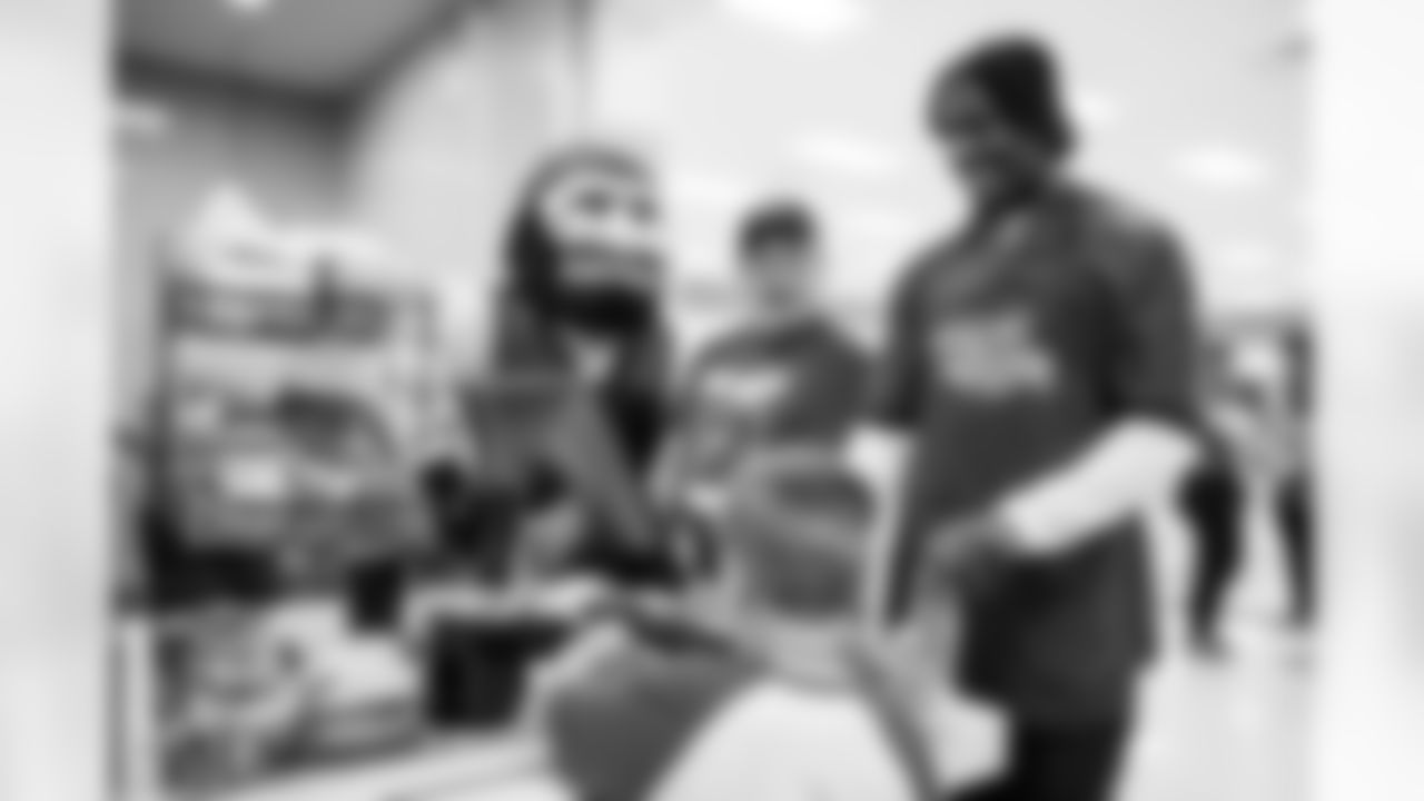TAMPA, FL - September 13, 2022 - Running Back Rachaad White #29 of the Tampa Bay Buccaneers during a Rookie Club visit with the Florida Dairy Council at Starkey Ranch K-8 School. Photo By Kyle Zedaker/Tampa Bay Buccaneers