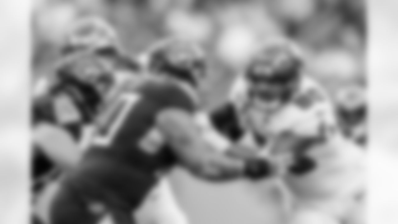 NASHVILLE, TN - August 20, 2022 - Defensive Lineman Logan Hall #90 of the Tampa Bay Buccaneers during the preseason game between the Tampa Bay Buccaneers and the Tennessee Titans at Nissan Stadium. The Buccaneers lost the game, 13-3. Photo By Tori Richman/Tampa Bay Buccaneers