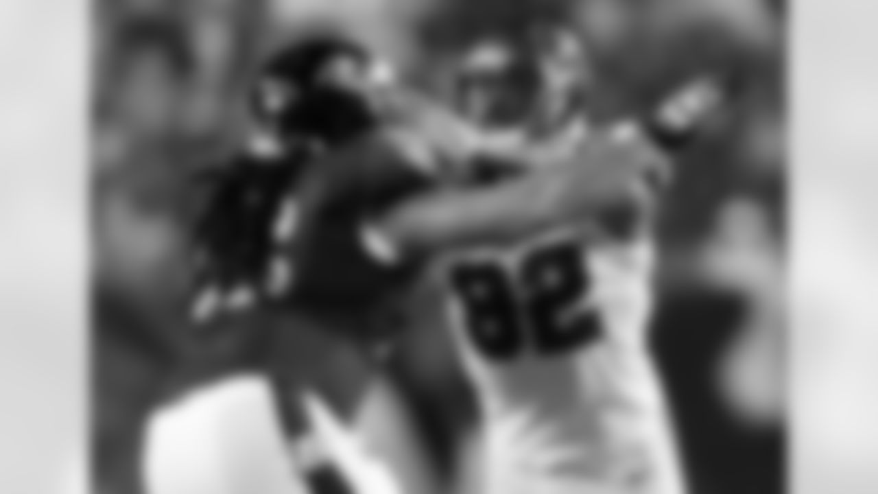 Rookie DE William Gholston fights off a block in the first preseason game.