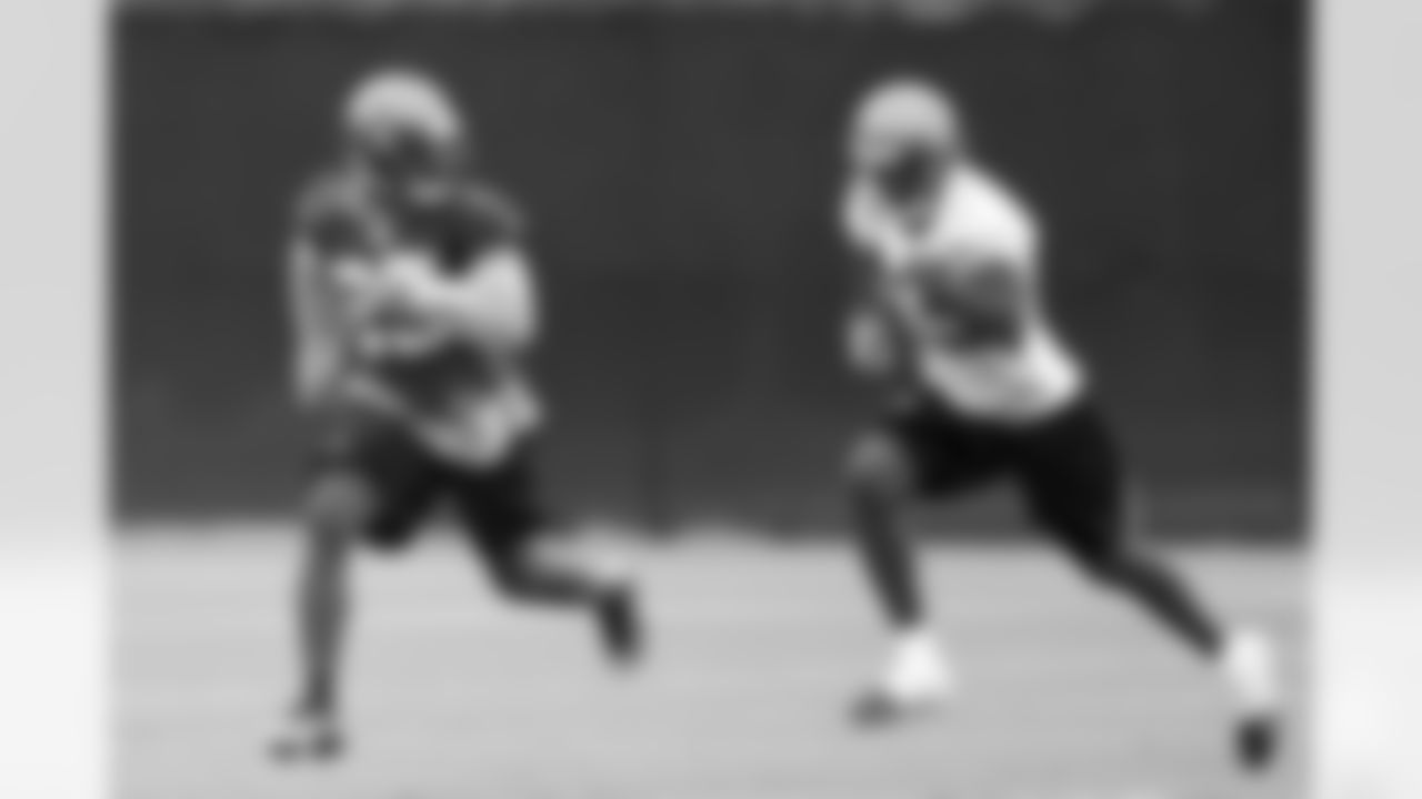 CB Brian Kelly turns and runs with WR Chad Lucas