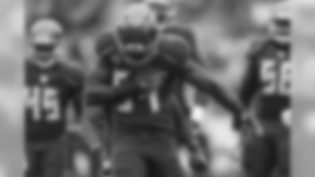 ILB Lavonte David, No. 54