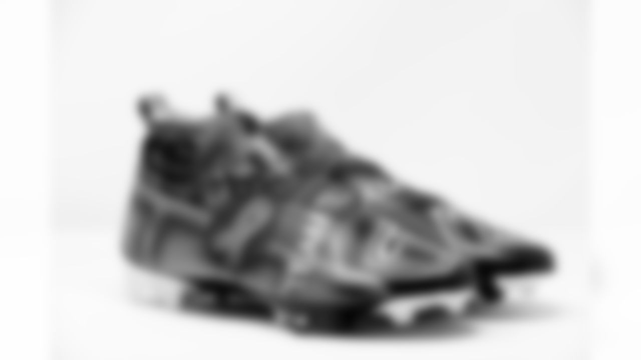 TAMPA, FL - November 18, 2021 - Inside Linebacker K.J. Britt #52 of the Tampa Bay Buccaneers' cleats for 2021 My Cause My Cleats. Photo By Kyle Zedaker/Tampa Bay Buccaneers