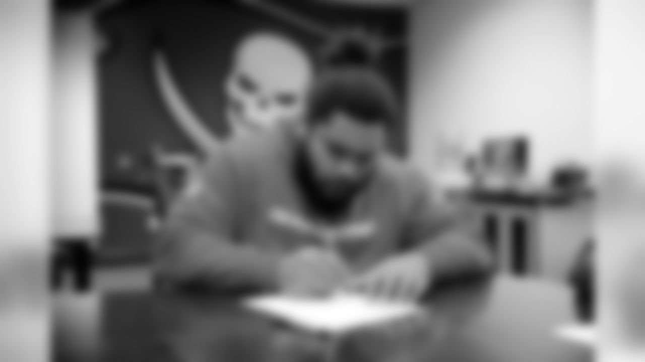DT Stevie Tu'ikolovatu