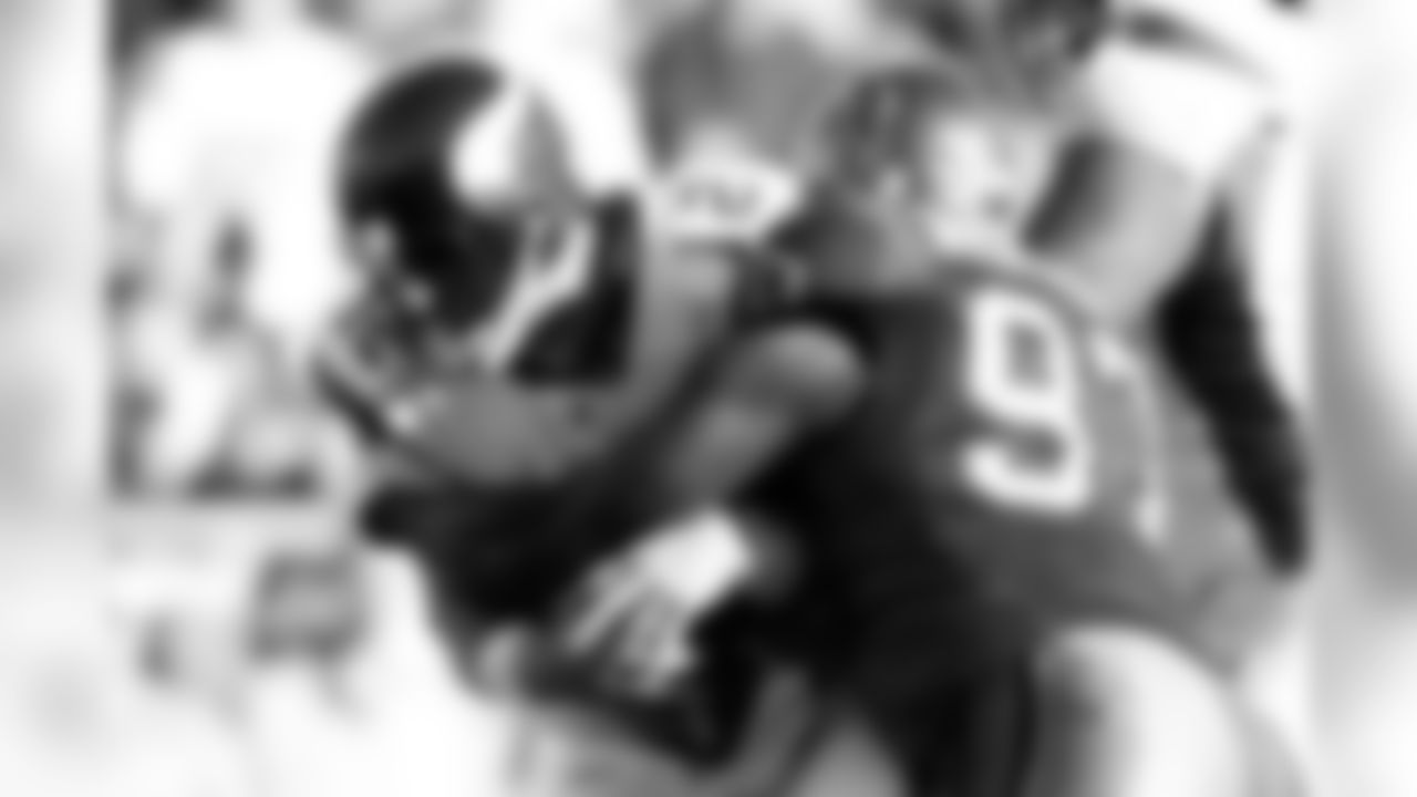 97 DE/DT Jimmy Wilkerson gets a sack in the 4th quarter