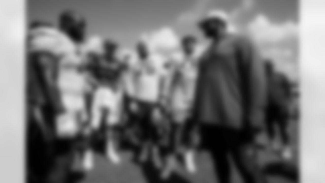TAMPA, FL - August 06, 2022 - Head Coach Todd Bowles of the Tampa Bay Buccaneers speaks to the team after 2022 Training Camp practice at AdventHealth Training Center. Photo By Kyle Zedaker/Tampa Bay Buccaneers