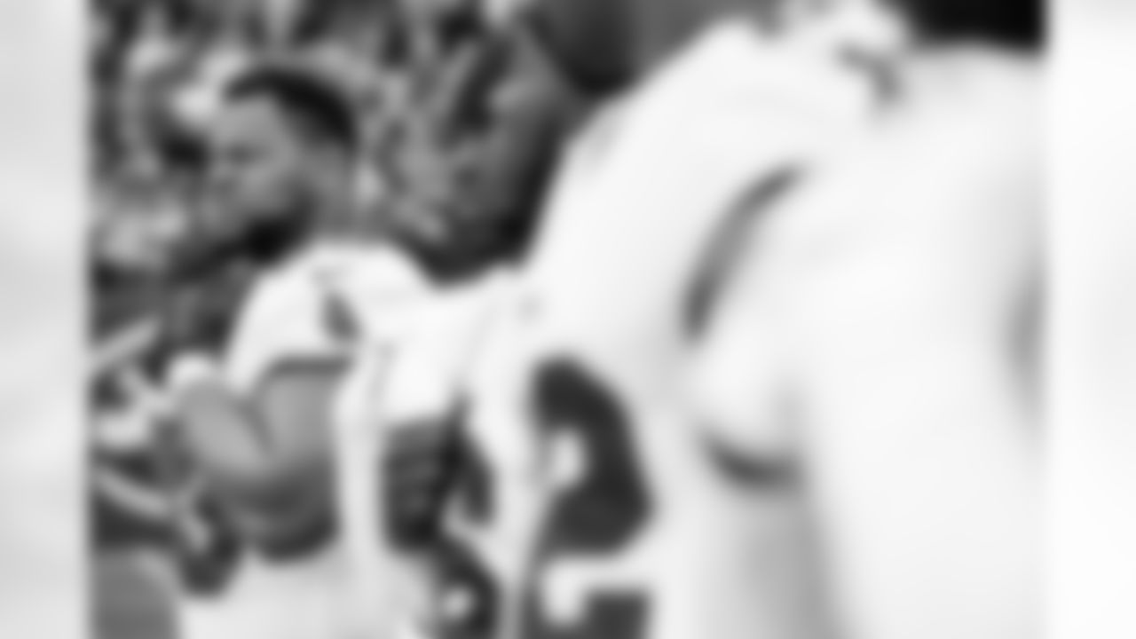 EAST RUTHERFORD, NJ - January 02, 2022 - Defensive Tackle Ndamukong Suh #93 of the Tampa Bay Buccaneers before the game between the Tampa Bay Buccaneers and New York Jets at MetLife Stadium. The Buccaneers won the game, 28-24. Photo By Kyle Zedaker/Tampa Bay Buccaneers