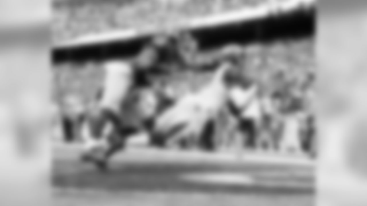 17 WR- Donteea Dye