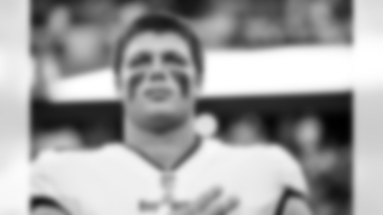 INDIANAPOLIS, IN - August 27, 2022 - Tight End Cade Otton #88 of the Tampa Bay Buccaneers before the preseason game between the Tampa Bay Buccaneers and the Indianapolis Colts at Lucas Oil Stadium. The Buccaneers lost the game, 27-10. Photo By Tori Richman/Tampa Bay Buccaneers