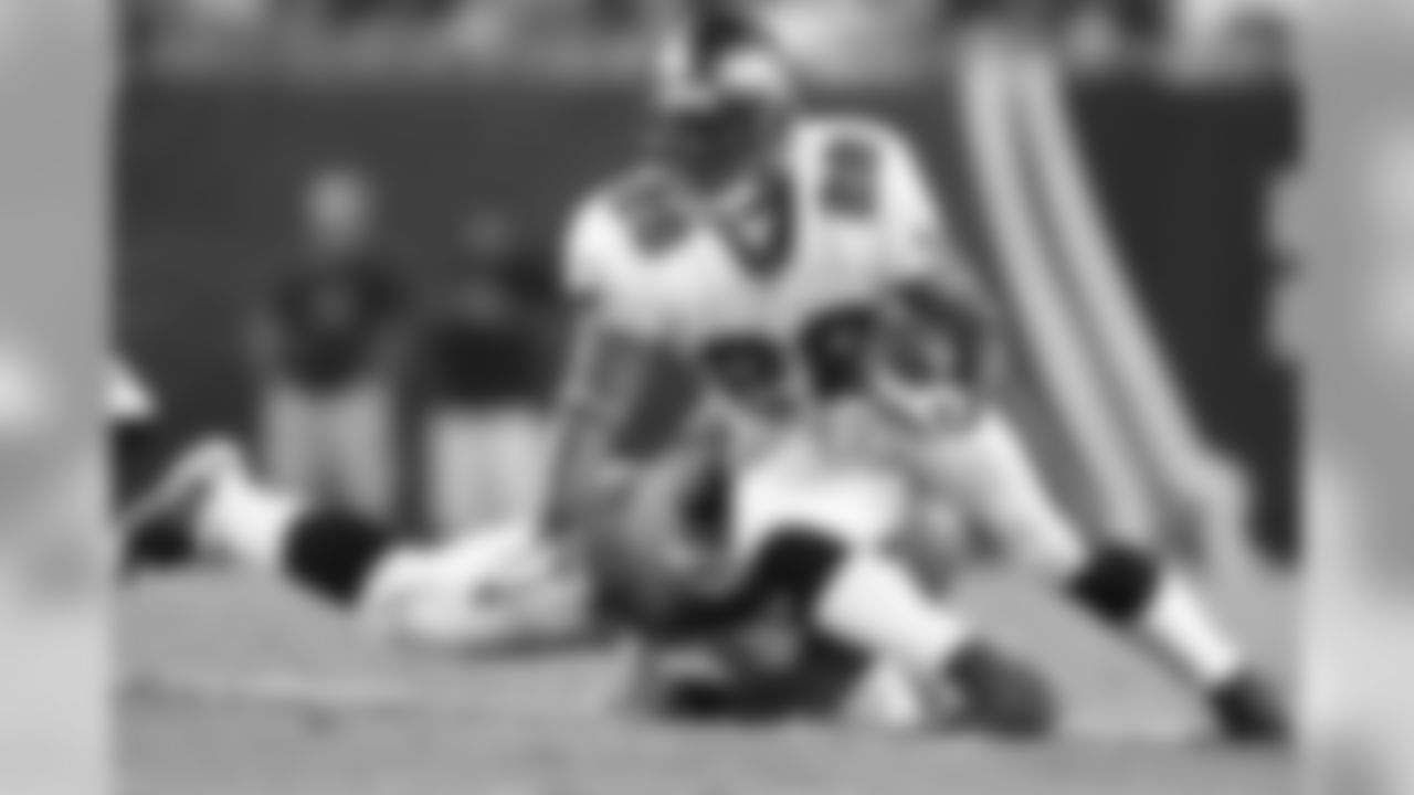 28 RB Derrick Ward defies a tackle to make more yardage