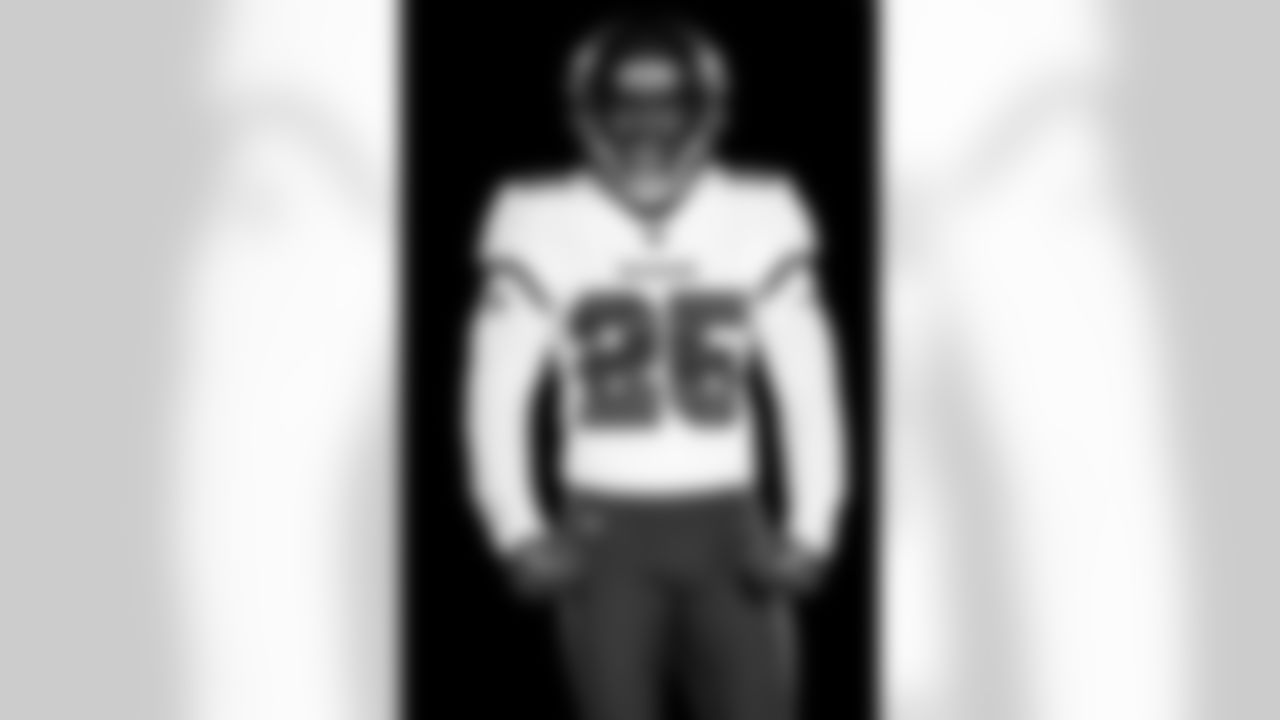 TAMPA, FL - June 07, 2021 - Running Back Giovani Bernard #25 of the Tampa Bay Buccaneers during 2021 Asset Shoot. Photo By Kyle Zedaker/Tampa Bay Buccaneers