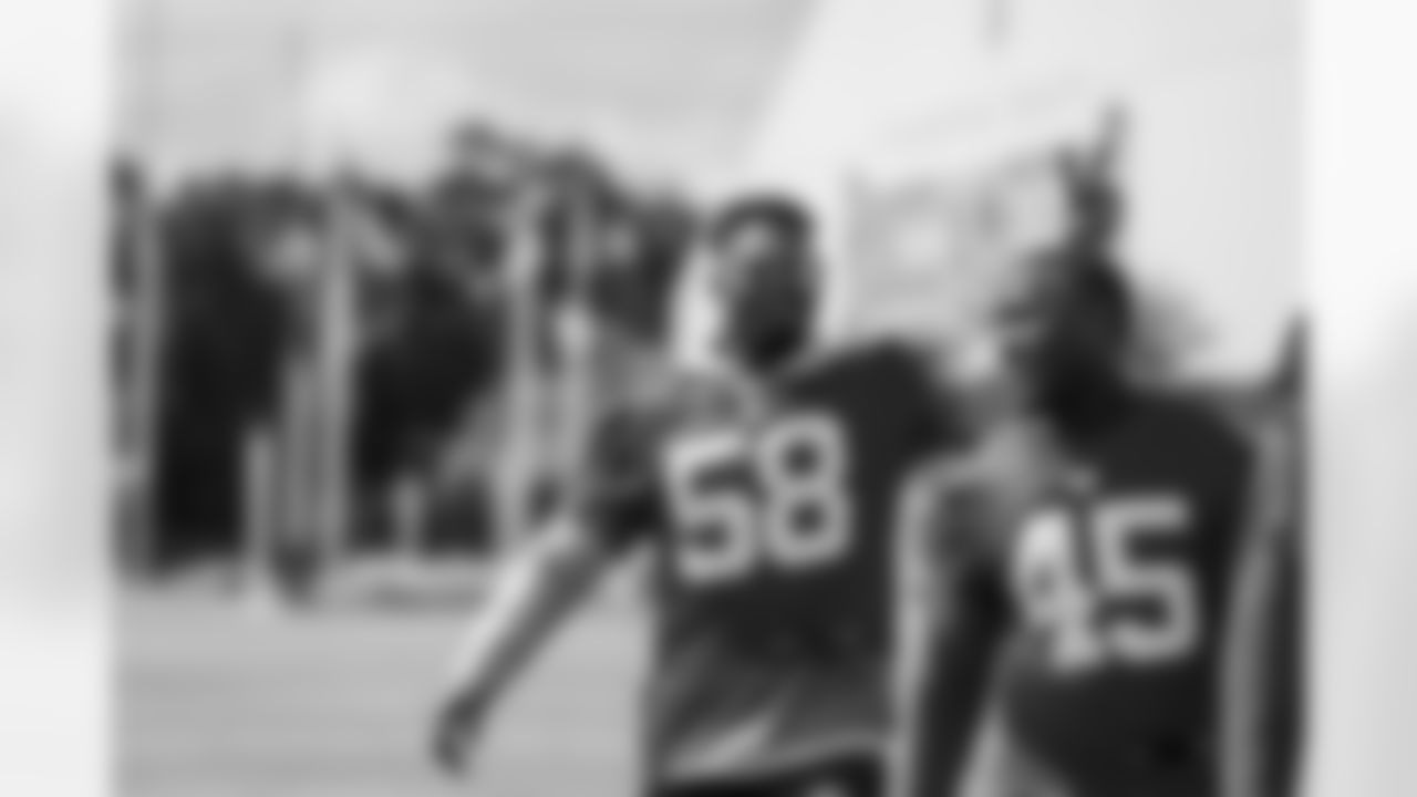 TAMPA, FL - September 15, 2022 - Outside Linebacker Shaquil Barrett #58 and Inside Linebacker Devin White #45 of the Tampa Bay Buccaneers during practice at AdventHealth Training Center. Photo By Tori Richman/Tampa Bay Buccaneers