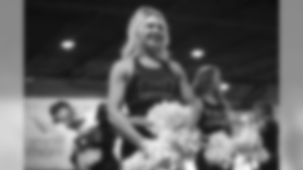 190808_TR_CheerFamilyFriendsPractice_027