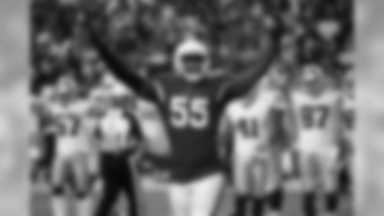LB Chandler Jones