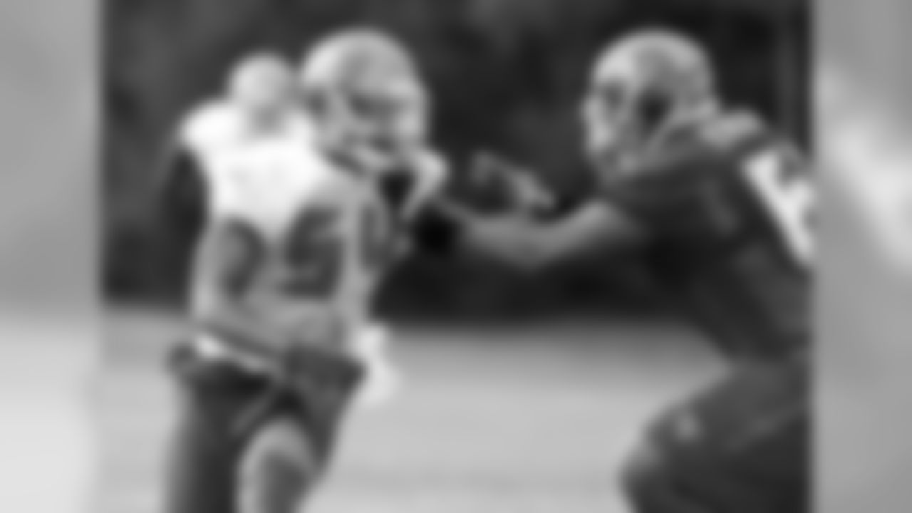 LB Lavonte David, G Antoine Everett