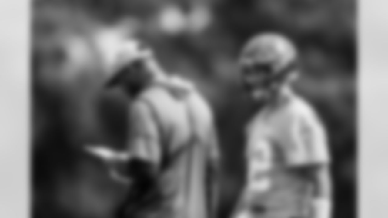 TAMPA, FL - November 11, 2021 - Offensive Coordinator Byron Leftwich and Quarterback Tom Brady #12 of the Tampa Bay Buccaneers during practice at AdventHealth Training Center. Photo By Kyle Zedaker/Tampa Bay Buccaneers