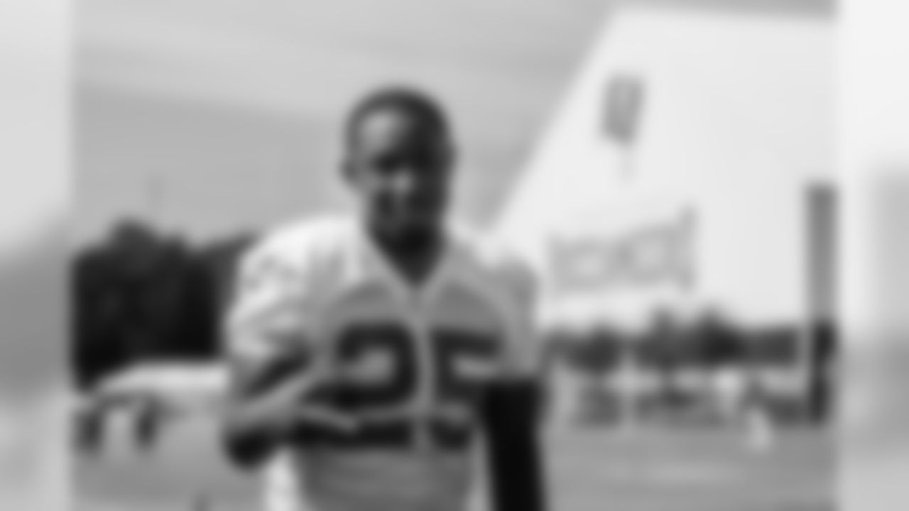 TAMPA, FL - AUGUST 12, 2020 - Running Back LeSean McCoy #25 of the Tampa Bay Buccaneers during day 8 of 2020 Training Camp practice at AdventHealth Training Center. Photo By Tori Richman/Tampa Bay Buccaneers
