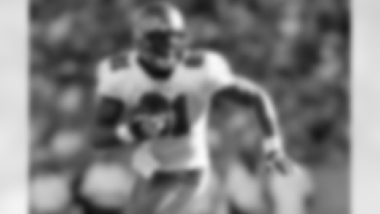 81 Alex Smith finished the game with four catches for 17 yards