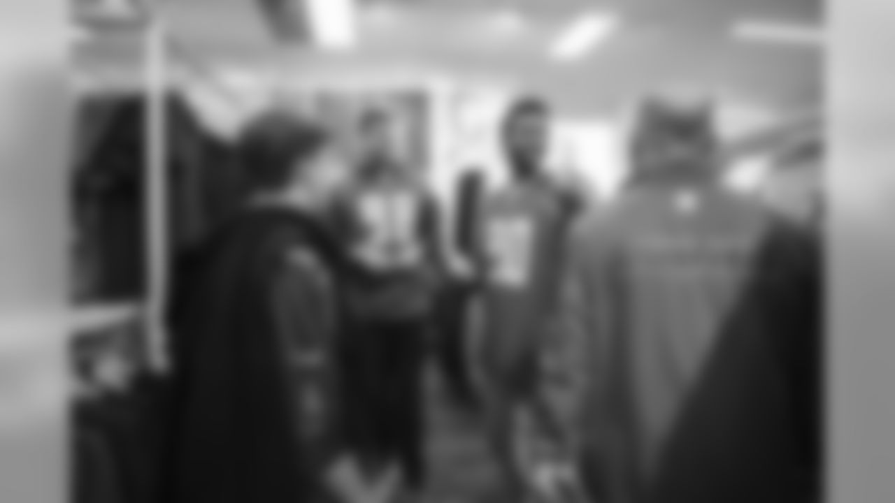 191218_TR_LinebackersLightUpHolidays_015