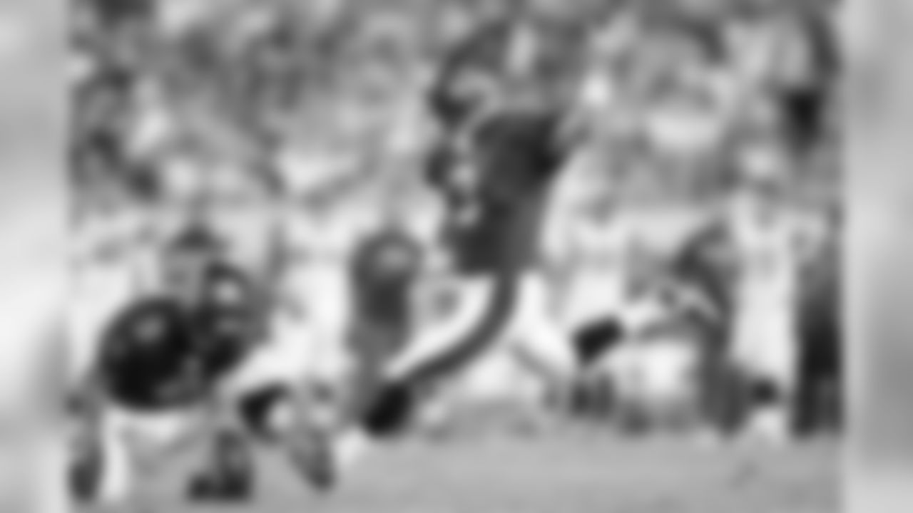3 K Matt Bryant kicks a 27 yard field goal in the 2nd quarter
