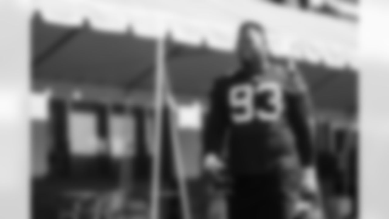 TAMPA, FL - SEPTEMBER 29, 2021 - Defensive Tackle Ndamukong Suh #93 of the Tampa Bay Buccaneers during practice at AdventHealth Training Center. Photo By Tori Richman/Tampa Bay Buccaneers