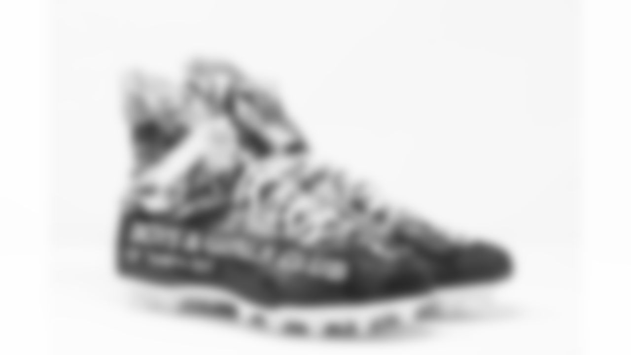 TAMPA, FL - DECEMBER 02, 2020 - Running Back Leonard Fournette #28 of the Tampa Bay Buccaneers' cleats for My Cause My Cleats. Photo By Kyle Zedaker/Tampa Bay Buccaneers
