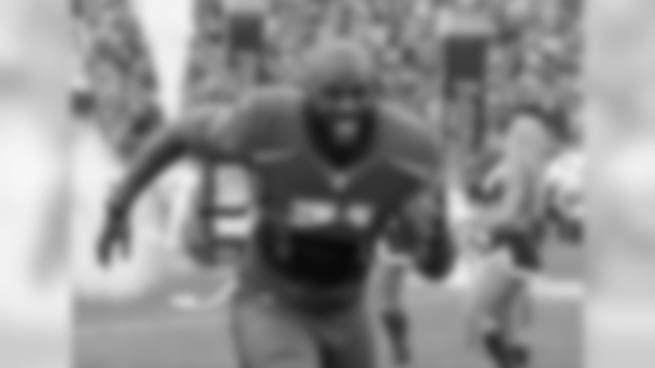 DE Robert Ayers
