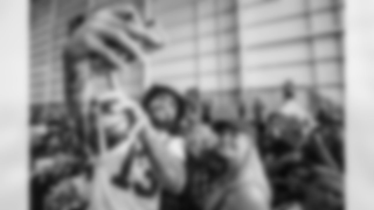 TAMPA, FL - August 03, 2022 - Wide Receiver Mike Evans #13 of the Tampa Bay Buccaneers with fans after 2022 Training Camp practice at AdventHealth Training Center. Photo By Tori Richman/Tampa Bay Buccaneers