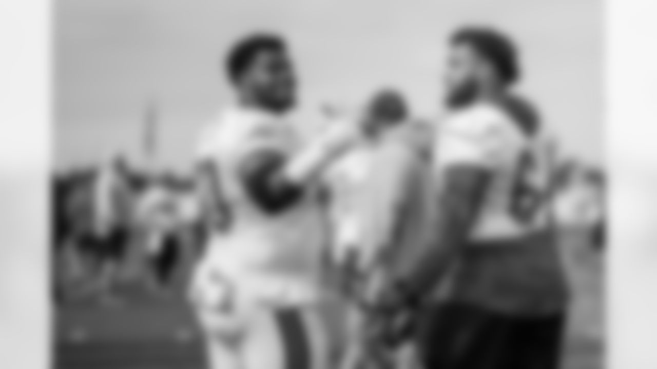 TAMPA, FL - January 21, 2022 - Guard Nick Leverett #60 and Guard Aaron Stinnie #64 of the Tampa Bay Buccaneers during practice at AdventHealth Training Center. Photo By Kyle Zedaker/Tampa Bay Buccaneers