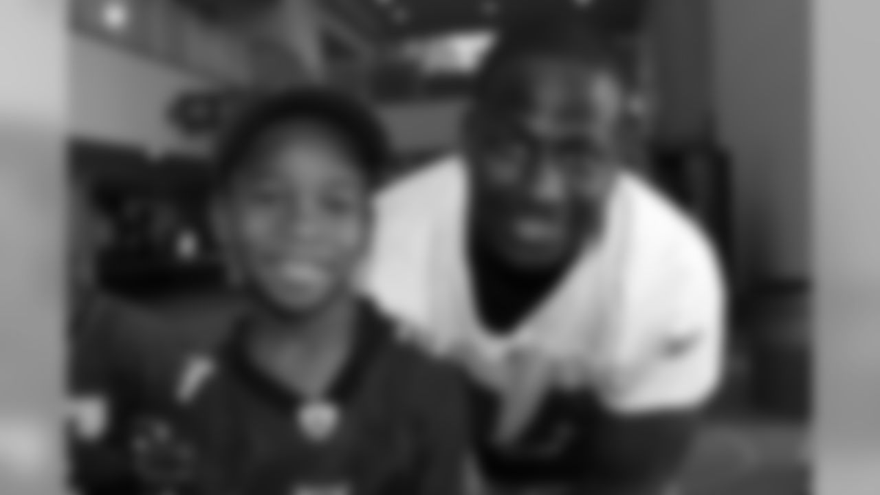 RB Cadillac Williams knows he has the fans' support as he returns from a second knee injury