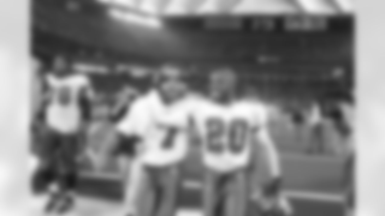 PONTIAC, MI - November 11: Kicker Martin Gramatica #7 and cornerback Ronde Barber #20 of the Tampa Bay Buccaneers celebrate after the game against the Detroit Lions at the Pontiac Silverdome on November 11, 2001 in Detroit, Michigan. The Buccaneers won 20-17. (photo by Chris Livingston/Tampa Bay Buccaneers)