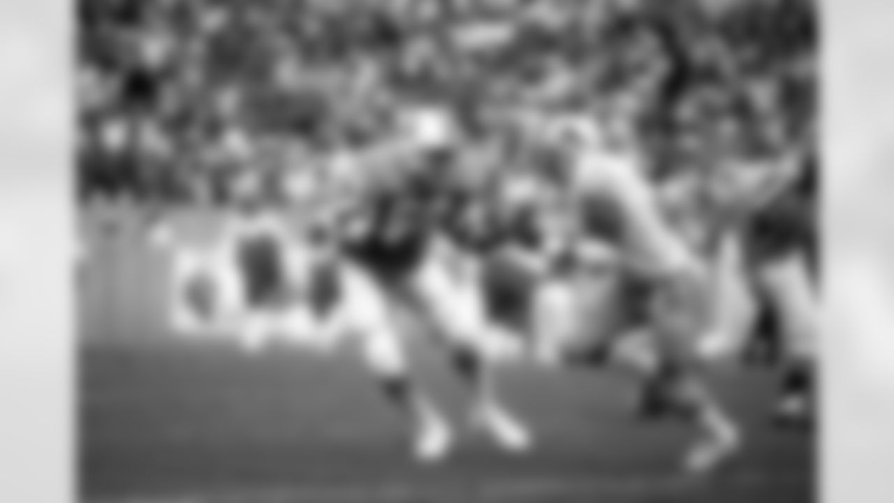 TAMPA, FL - SEPTEMBER 16: Linebacker Hugh Green #53 of the Tampa Bay Buccaneers looks to make a tackle against the Detroit Lions at Tampa Stadium on September 16, 1984 in Tampa, Florida. The Buccaneers won 21-17. (photo by Unknown/Tampa Bay Buccaneers)