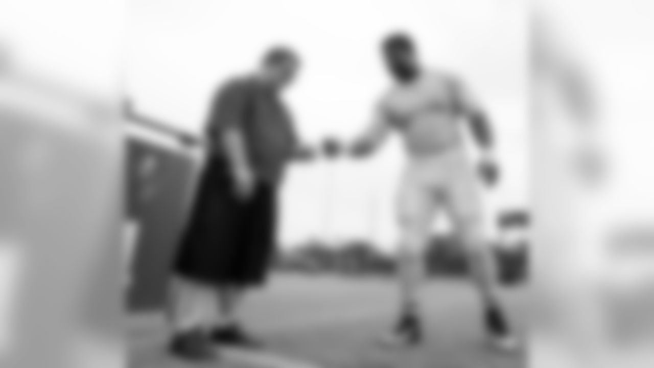 98 DT Clinton McDonald with Special Olympic Athlete
