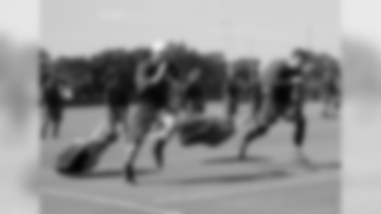 88 TE Luke Stocker & #84 TE Cameron Brate