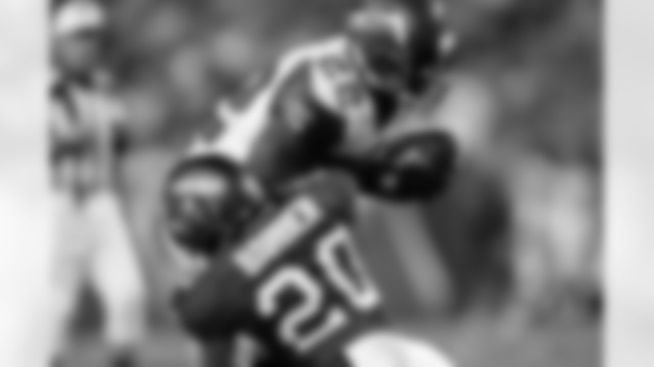 20 CB Ronde Barber stops the receiver for a 5 yard loss.