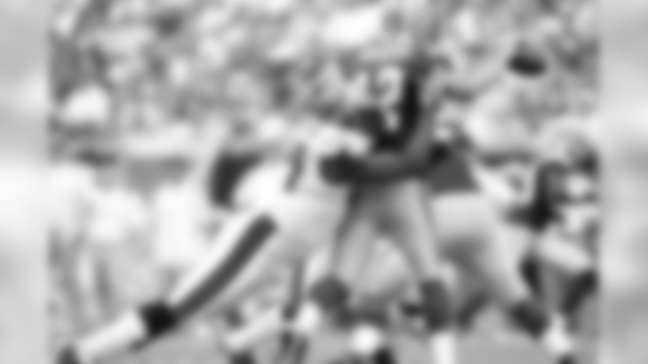 97 DE/DT Jimmy Wilkerson gets a sack on QB Aaron Rodgers in the 2nd quarter