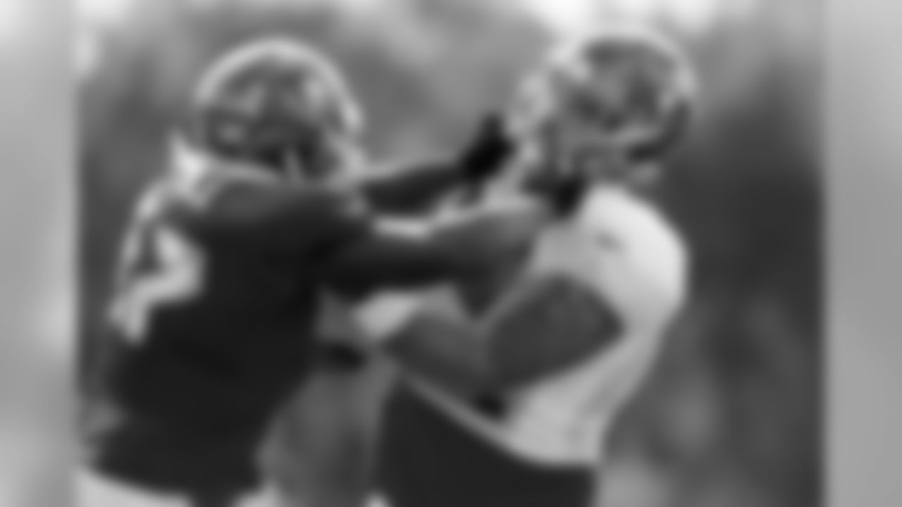 60 OL Joel Hale