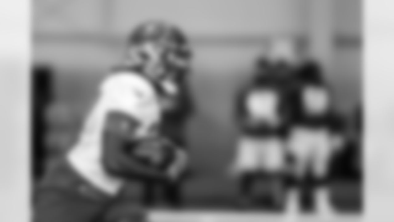 TAMPA, FL - OCTOBER 14, 2020 - Running Back Ronald Jones II #27 of the Tampa Bay Buccaneers during practice at AdventHealth Training Center. Photo By Kyle Zedaker/Tampa Bay Buccaneers