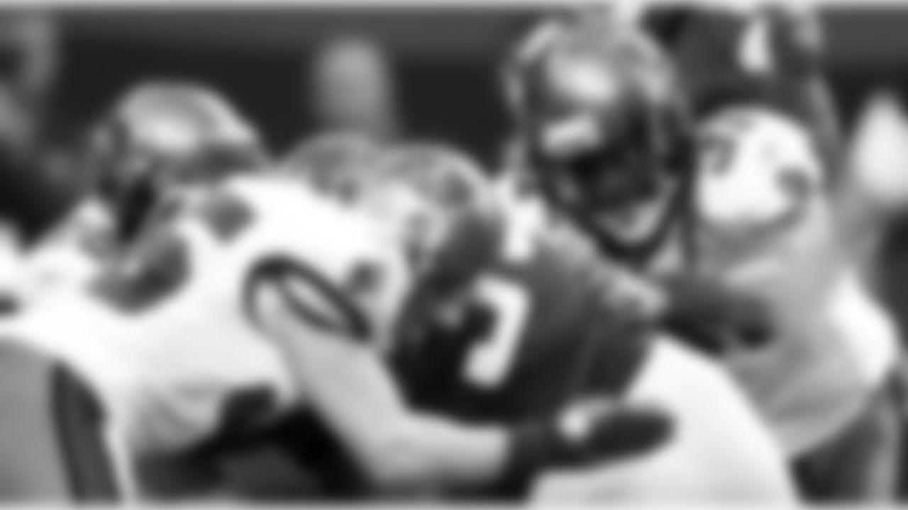 31 CB E.J. Biggers joins the swarm of Bucs to bring down the ball carrier