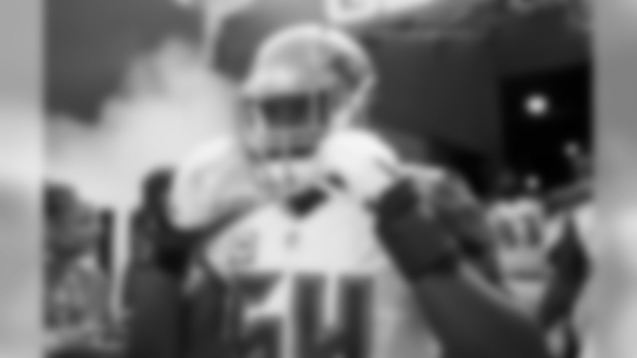 54 LB Lavonte David